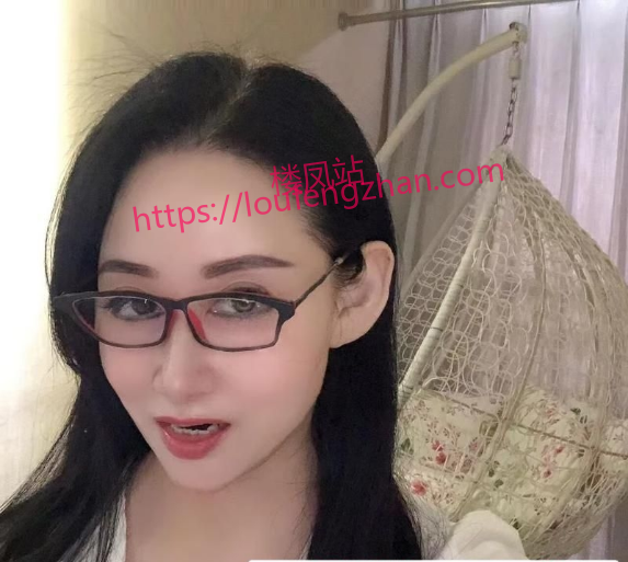 一线条大胸少妇