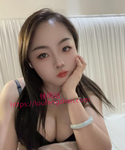 大胸服务型小妹
